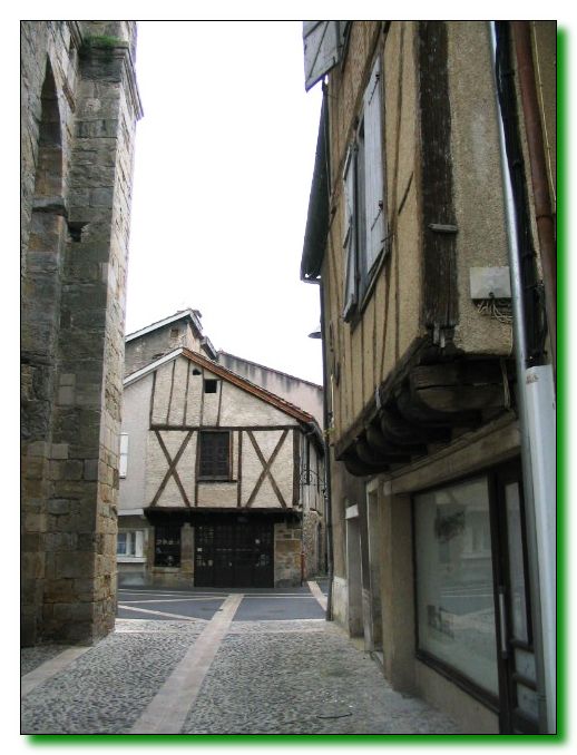 Anciennes-batisses-a-Saint-Cere