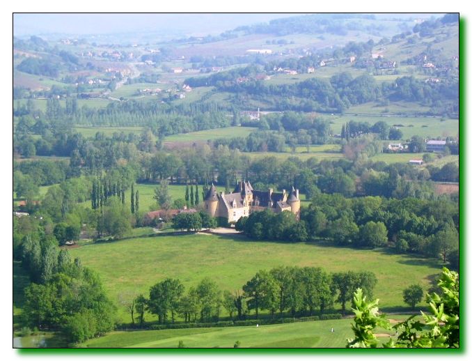 Chateau-du-Montal-vu-du-Causse-de-Lauriol