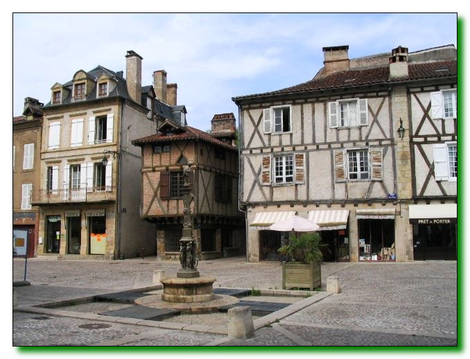 Place-du-Mercadial-a-Saint-Cere