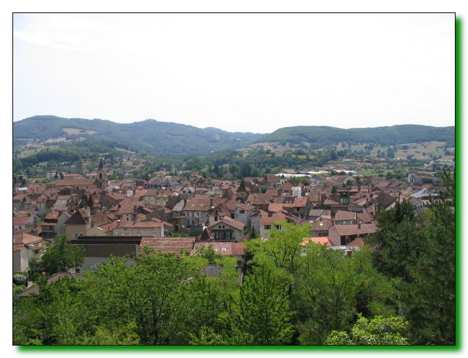 Saint-Cere-vu-de-la-montee-sur-les-tours-de-Saint-Laurent